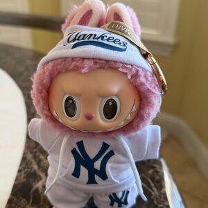 Labubu NY Yankees 2pc warmups, baseball-inspired NEW